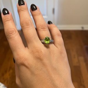SAVVY CIE JEWELS - Silver and Peridot Ring Size 7